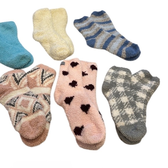 8 Pairs Assorted Fuzzy Socks - Picture 2 of 4